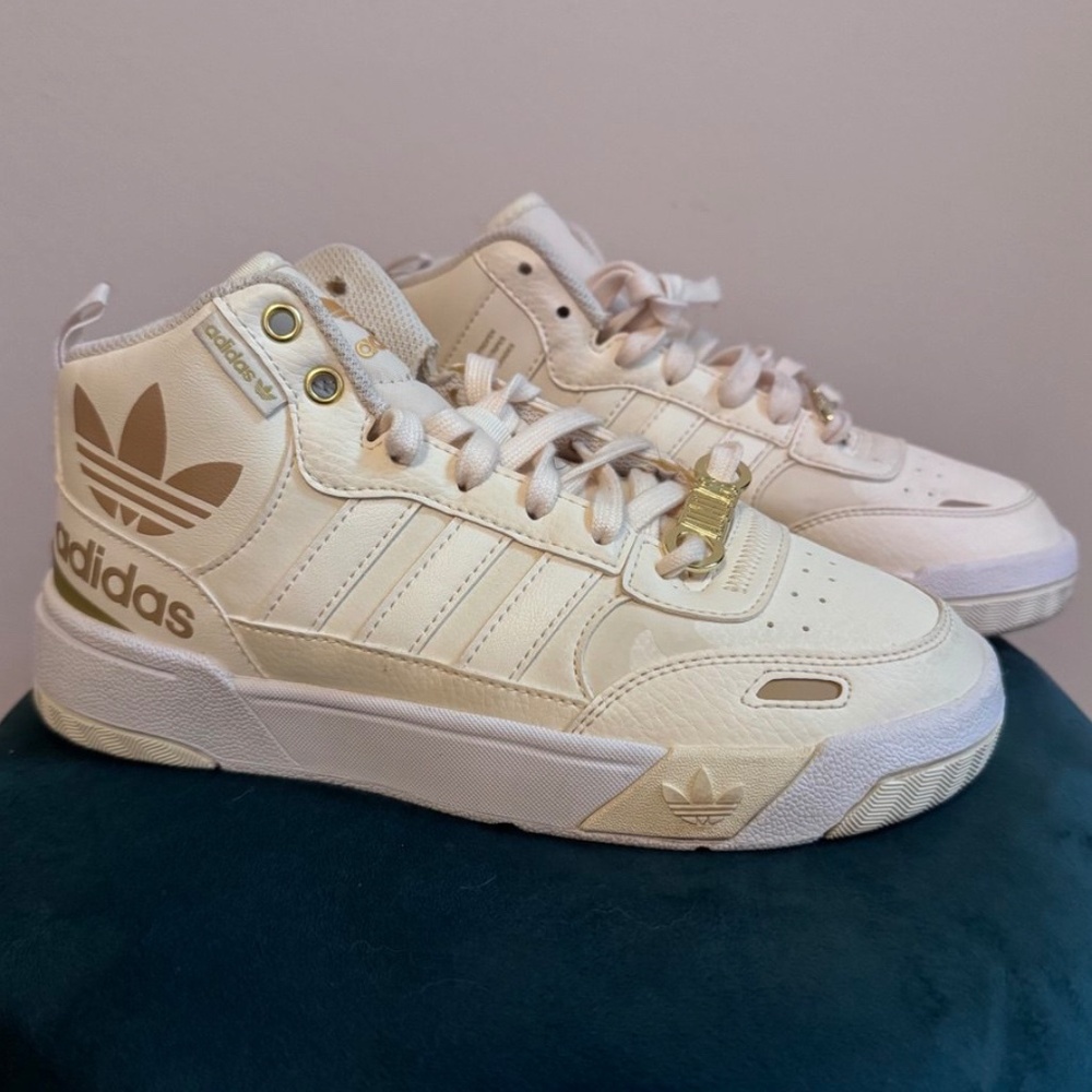 Adidas POST‎ UP high top sneaker creme & gold- Size 4.5Y